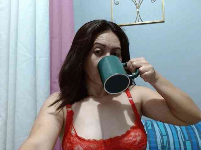 Scarletteb webcam