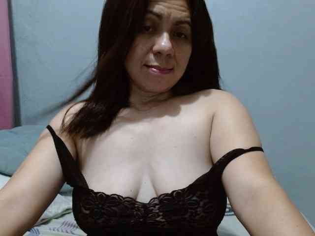 Scarletteb webcam