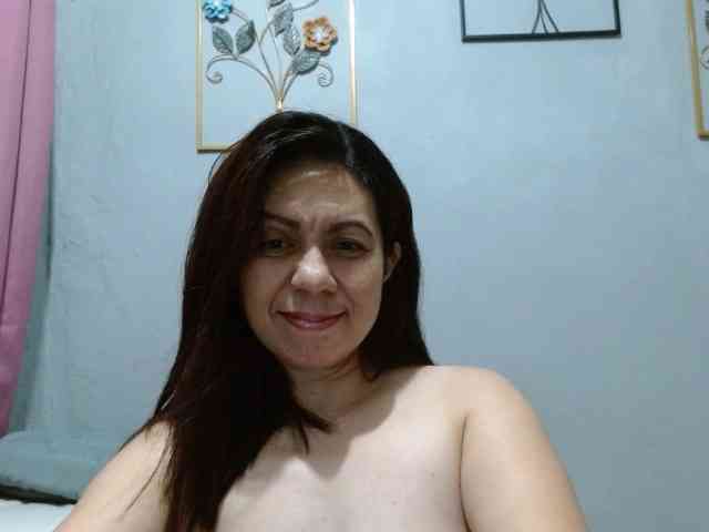 Scarletteb webcam