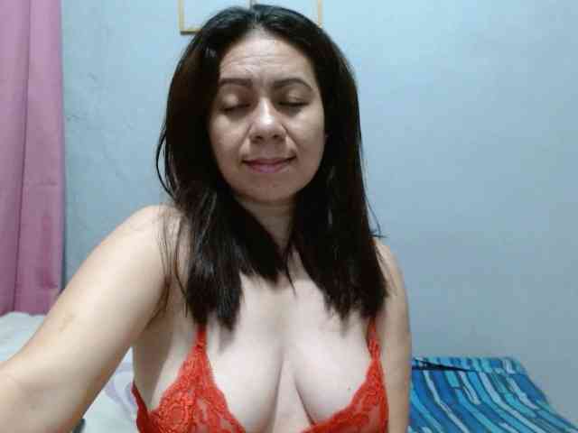 Scarletteb webcam