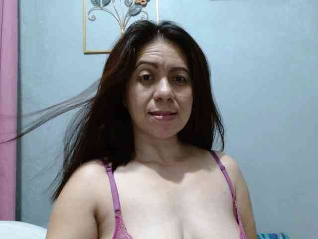 Scarletteb webcam