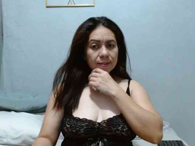 Scarletteb webcam
