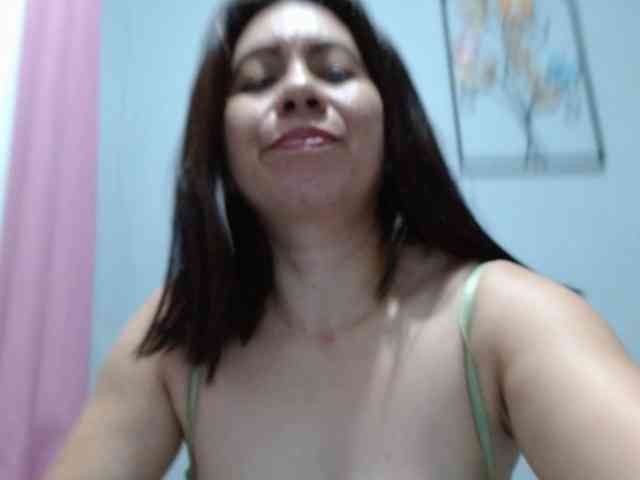 Scarletteb webcam