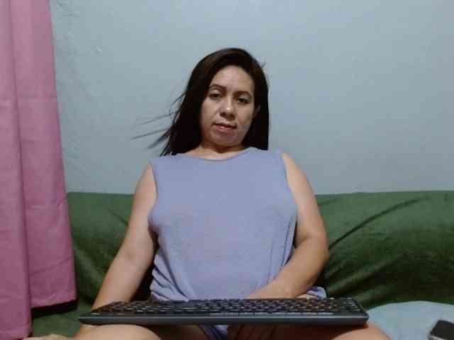Scarletteb webcam