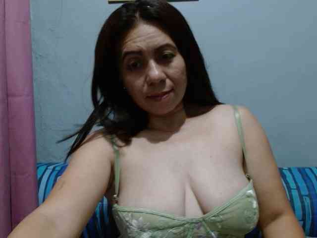 Scarletteb webcam