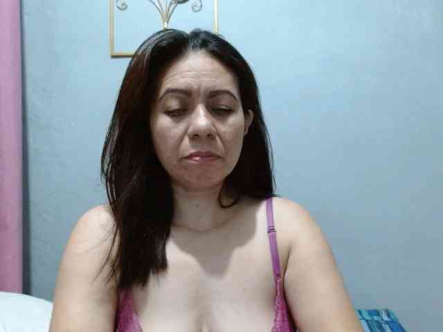 Scarletteb webcam
