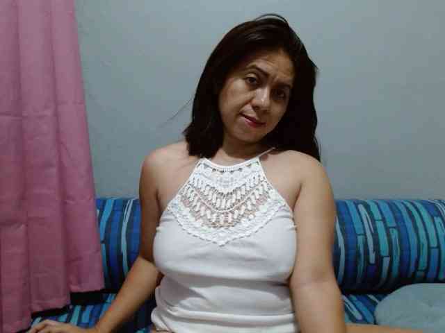 Scarletteb webcam