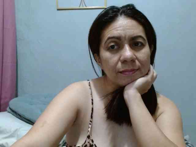 Scarletteb webcam