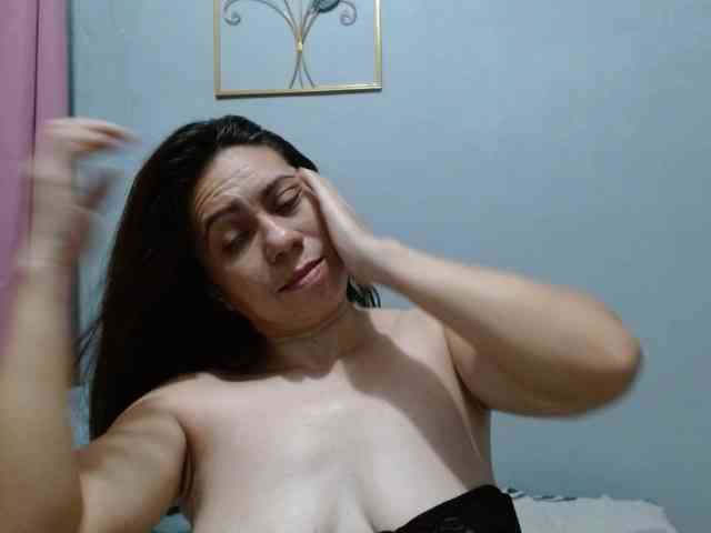 Scarletteb webcam