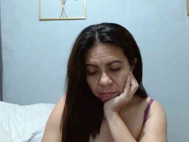 Scarletteb webcam