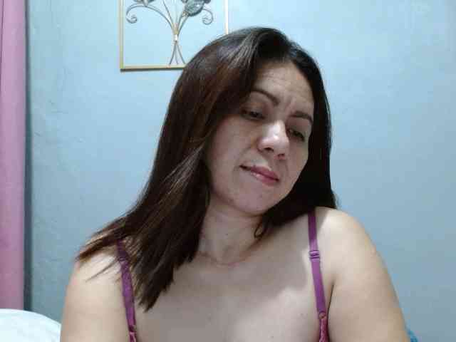 Scarletteb webcam