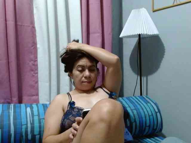 Scarletteb webcam