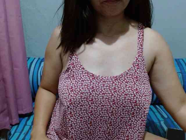 Scarletteb webcam