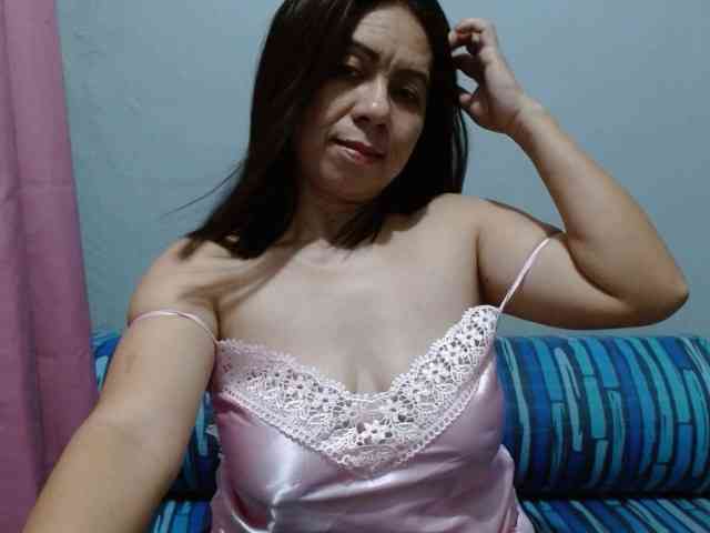 Scarletteb webcam