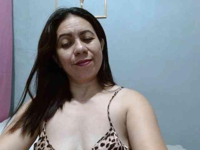 Scarletteb webcam