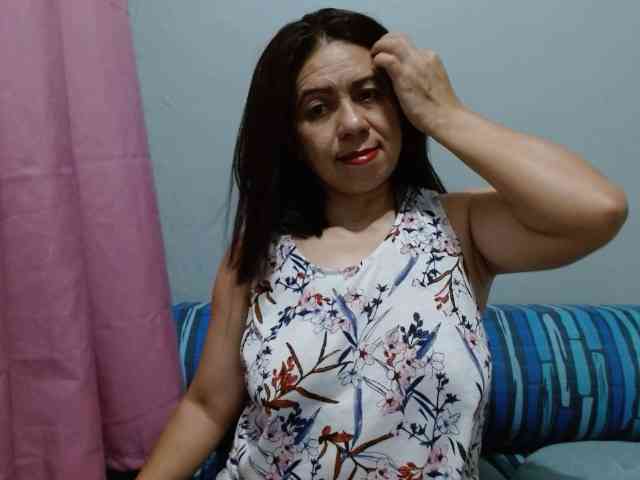 Scarletteb webcam