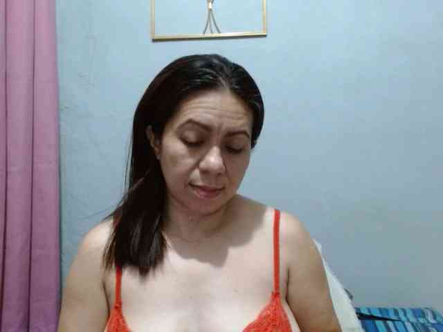Scarletteb webcam