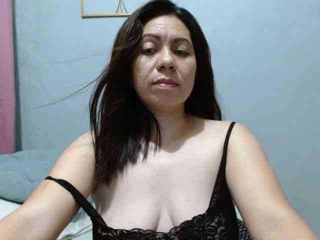 Scarletteb webcam