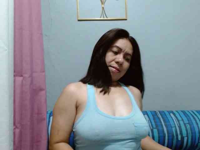 Scarletteb webcam
