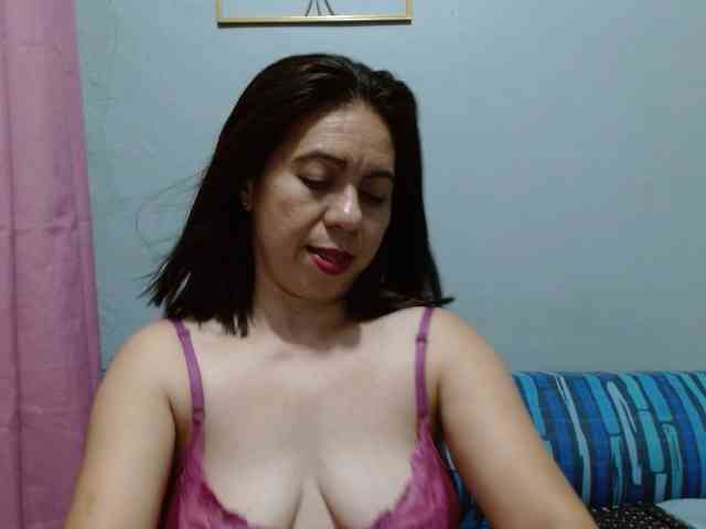 Scarletteb webcam