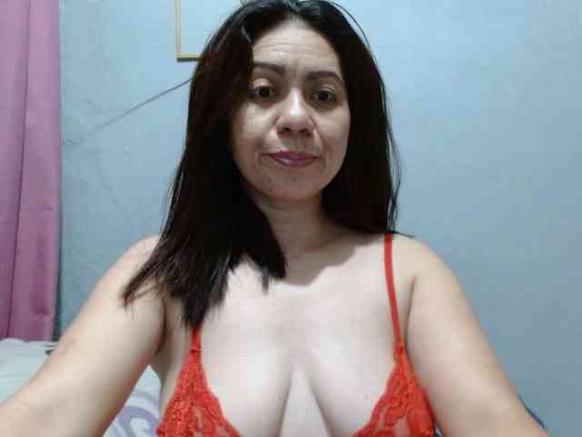 Scarletteb webcam