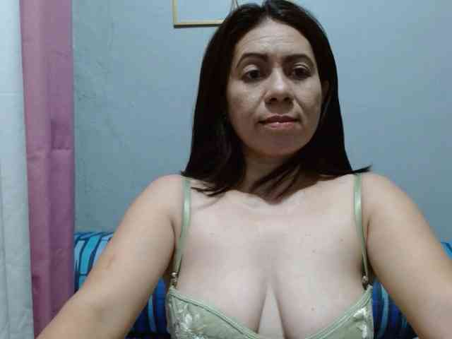 Scarletteb webcam