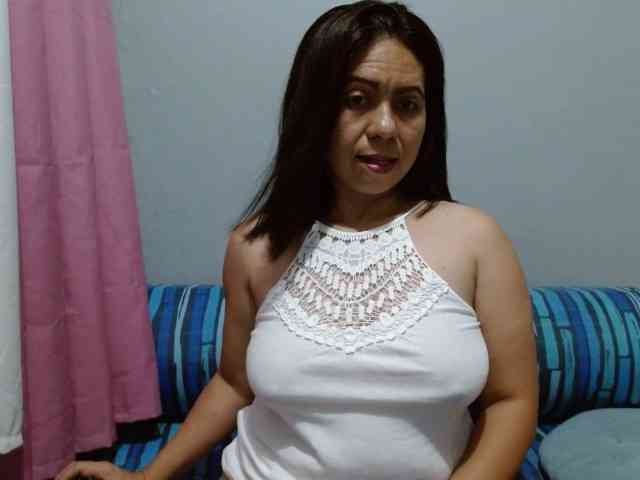 Scarletteb webcam
