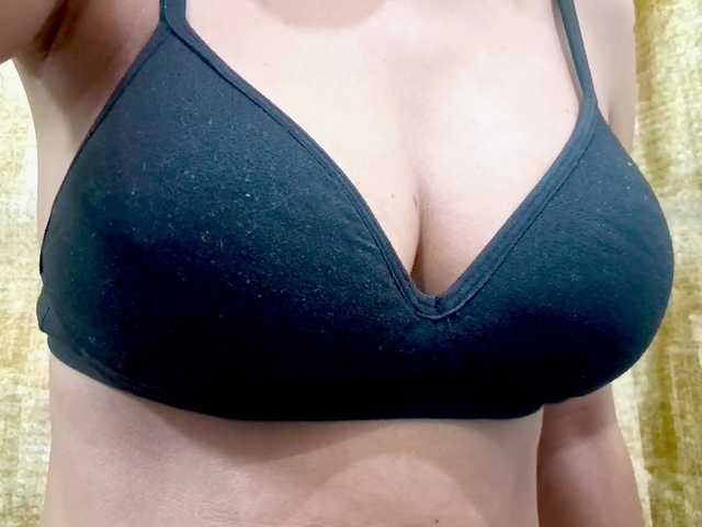 Nidhilove's BongaCams show and profile