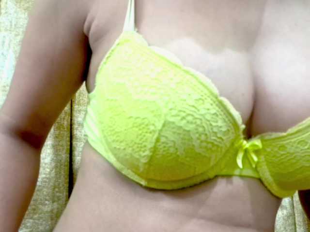 Nidhilove's BongaCams show and profile