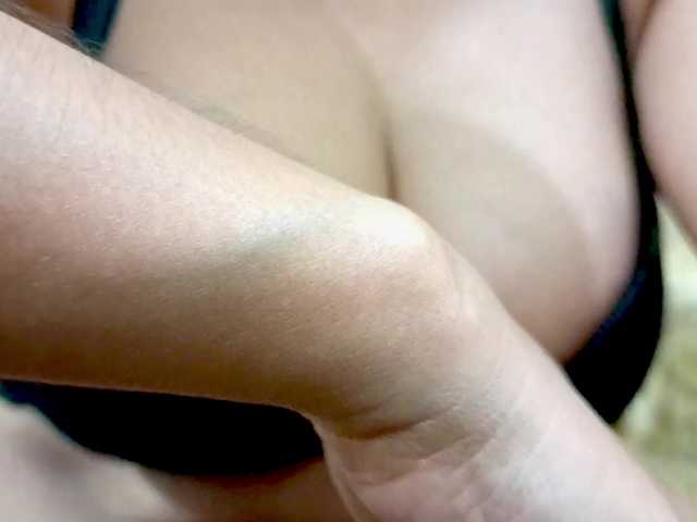 Nidhilove's BongaCams show and profile