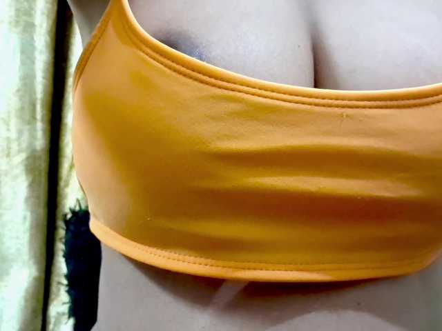 Nidhilove's BongaCams show and profile