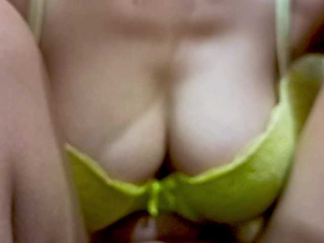 Nidhilove's BongaCams show and profile