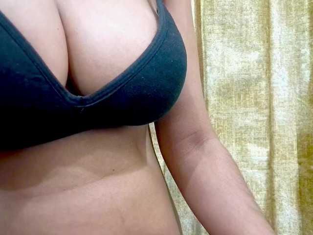 Nidhilove's BongaCams show and profile