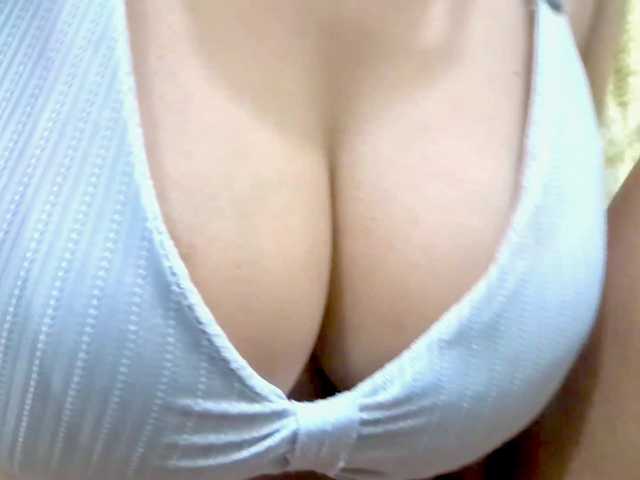 Nidhilove's BongaCams show and profile