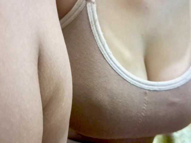 Nidhilove's BongaCams show and profile