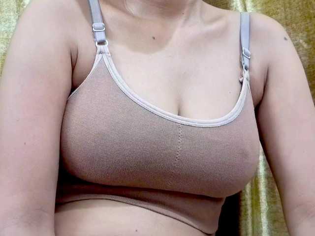 Nidhilove's BongaCams show and profile