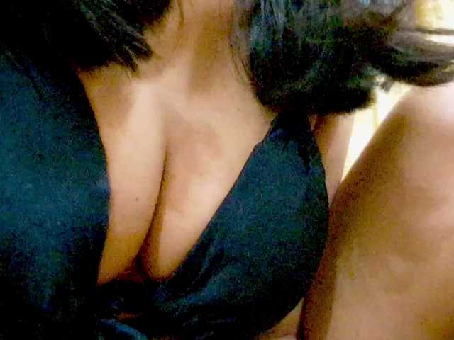 Nidhilove's BongaCams show and profile