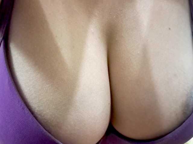 Nidhilove's BongaCams show and profile