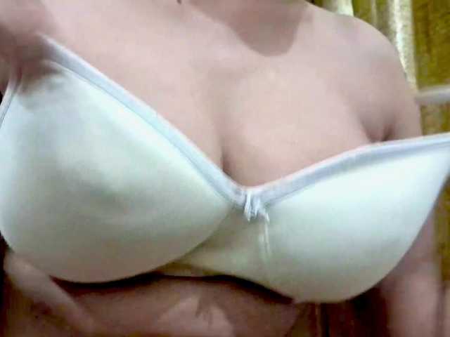 Nidhilove's BongaCams show and profile