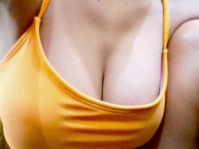 Nidhilove's BongaCams show and profile