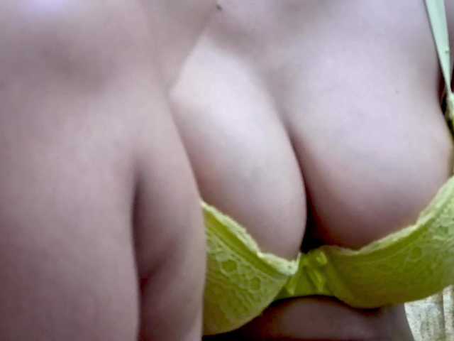 Nidhilove's BongaCams show and profile