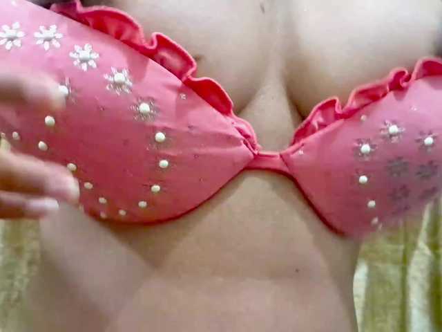 Nidhilove's BongaCams show and profile