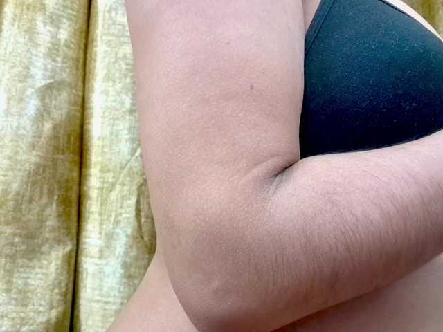 Nidhilove's BongaCams show and profile