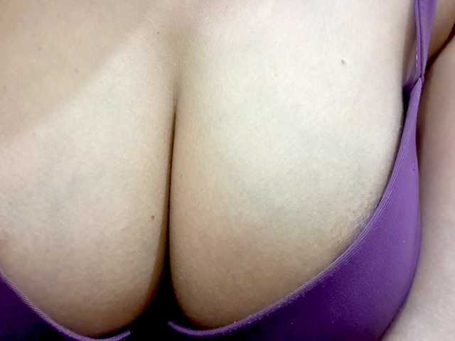 Nidhilove's BongaCams show and profile