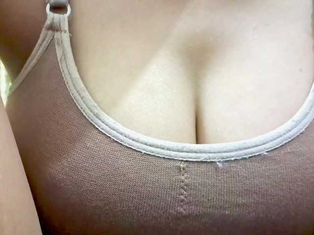 Nidhilove's BongaCams show and profile