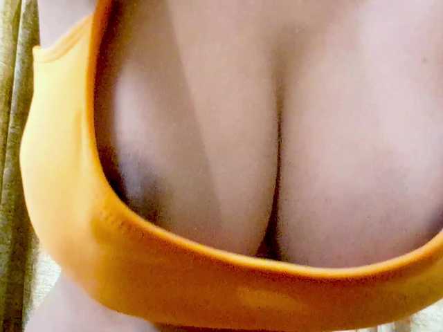 Nidhilove's BongaCams show and profile