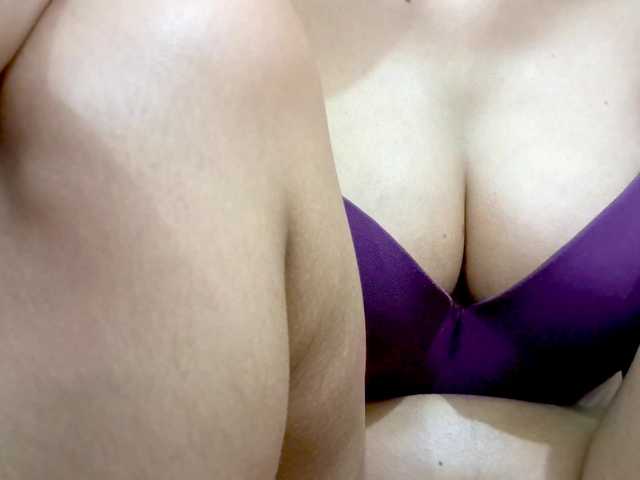 Nidhilove's BongaCams show and profile