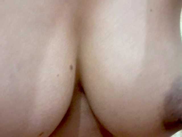 Nidhilove's BongaCams show and profile