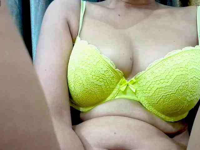 Nidhilove webcam