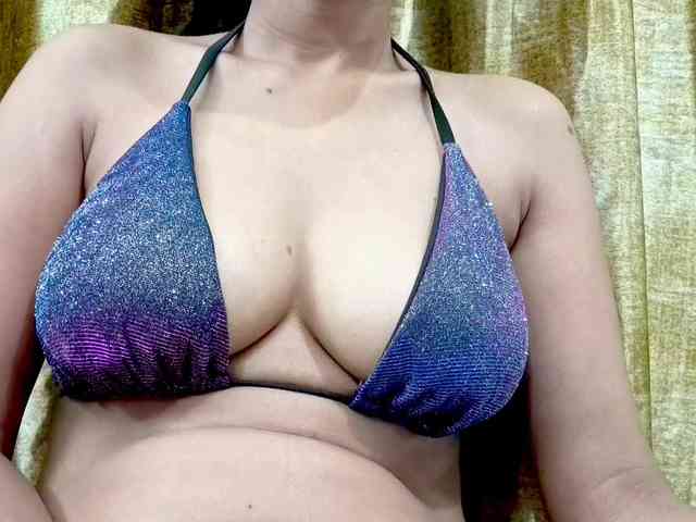 Nidhilove webcam